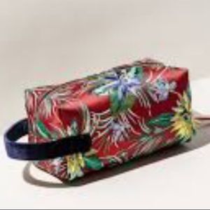 The Carry Bradshaw Dopp Kit by Man Repeller new w/tags